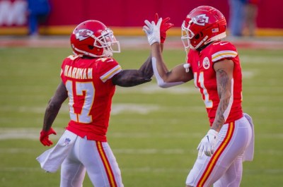 Kansas City Chiefs beat Atlanta Falcons to secure No. 1 seed in AFC