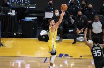 Stephen Curry tallies another 30 as Warriors rout Kings