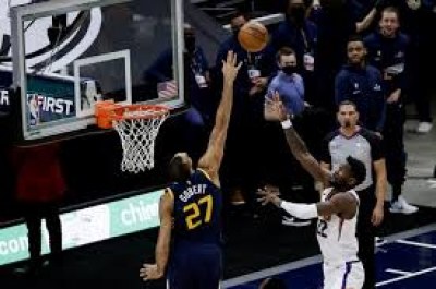 Booker’s key hoops seal Suns’ win over Jazz