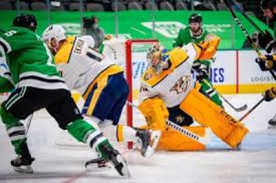 NHL roundup: Stars finally start season, wallop Predators