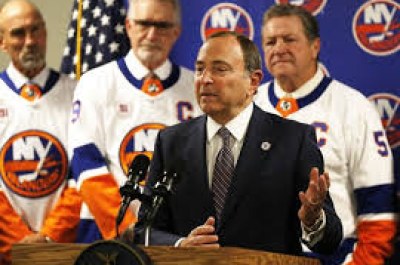 NHL: Bettman expects league to lose more than $1 billion