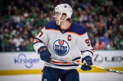 NHL roundup: Oilers’ Connor McDavid nets hat trick