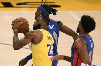 Lakers need double OT to defeat lowly Pistons, 135-129