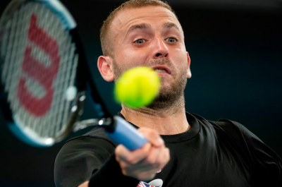 Australian Open: Dan Evans into semi-finals as Serena Williams pulls out of warm-up event