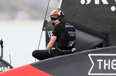 Sailing-Luna Rossa take 2-1 lead over Team New Zealand in America’s Cup