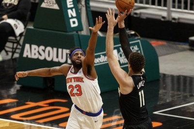 Knicks’ Mitchell Robinson fractures foot vs. Bucks