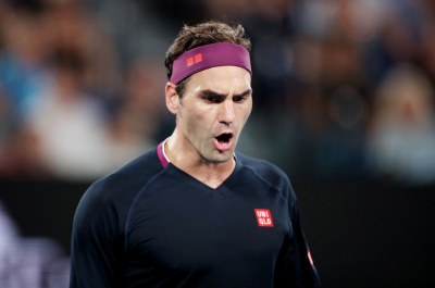 Tennis-Federer pulls out of Dubai event to focus on training