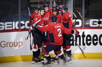 NHL roundup: Capitals start quick, hold off Rangers