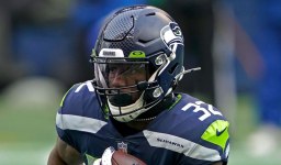 Chris Carson: Seahawks agree two-year deal to keep running back in Seattle