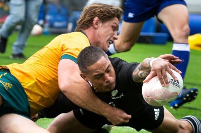 Aaron Smith: New Zealand half-back re-signs through to 2023 World Cup and commits future to Highlanders
