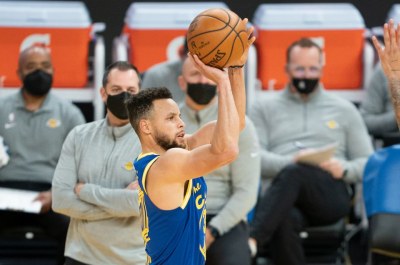 NBA-Curry to auction ‘Bruce Lee shoes’ for families of Atlanta shooting victims