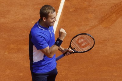 Evans stuns world No.1 Djokovic in Monte Carlo