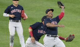 MLB roundup: BoSox down O’s in 10 for 5th straight win