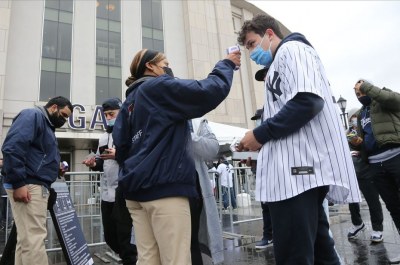 Baseball-‘It’s been a long year for New York’ – Yankees fans cheer Opening Day at last