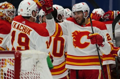 NHL roundup: Flames topple Leafs in OT
