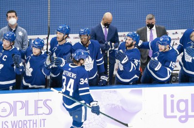 Sizzling Maple Leafs visit skidding Maple Leafs