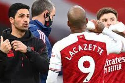 Mikel Arteta will be thinking ‘it’s me or them’ after Arsenal’s poor display against Liverpool, says Gary Neville
